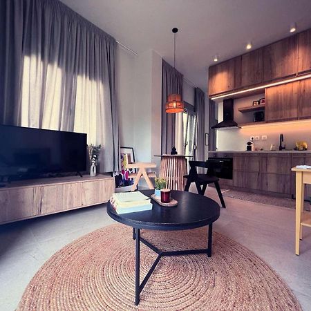 Luxurious Wooden Detail Flat In City Center Халкида Экстерьер фото