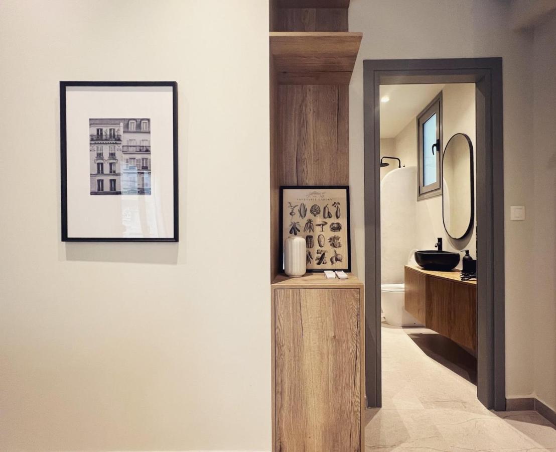 Luxurious Wooden Detail Flat In City Center Халкида Экстерьер фото
