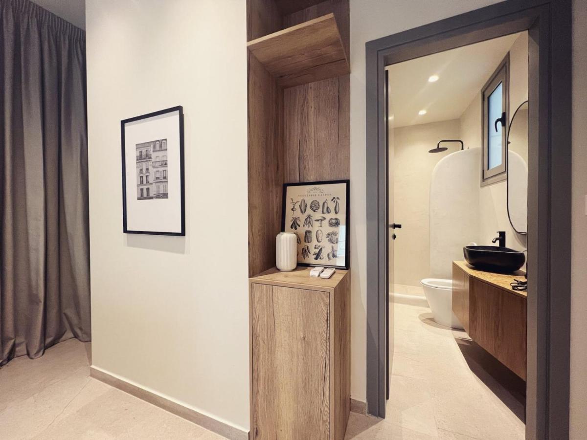 Luxurious Wooden Detail Flat In City Center Халкида Экстерьер фото