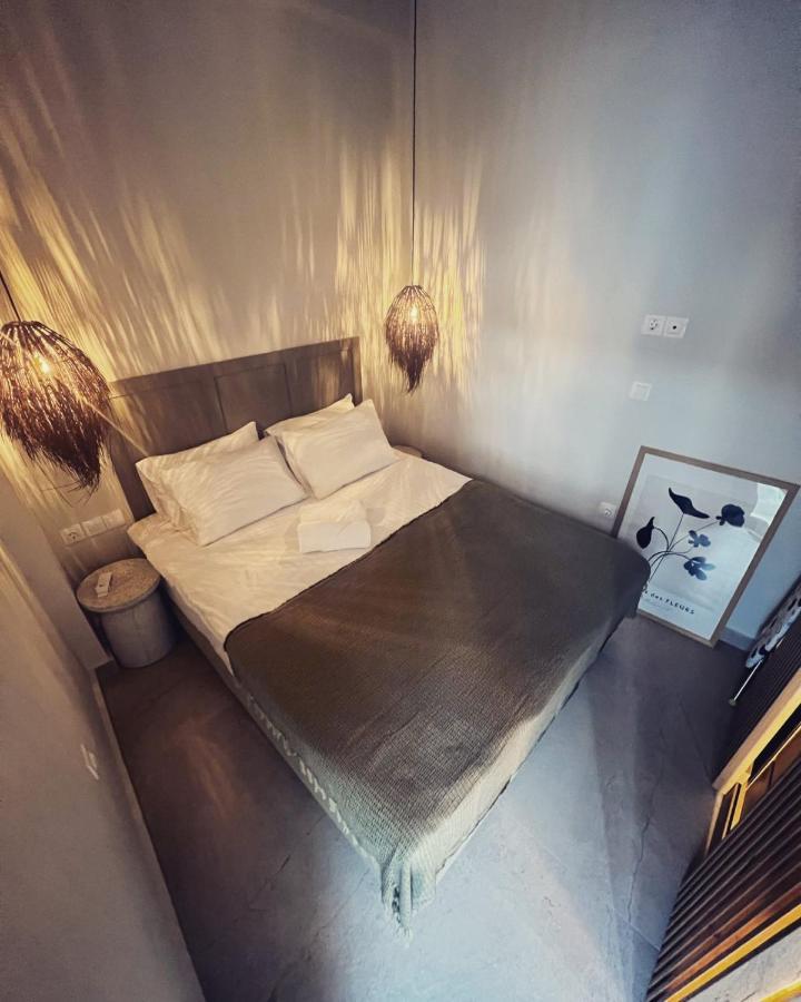 Luxurious Wooden Detail Flat In City Center Халкида Экстерьер фото