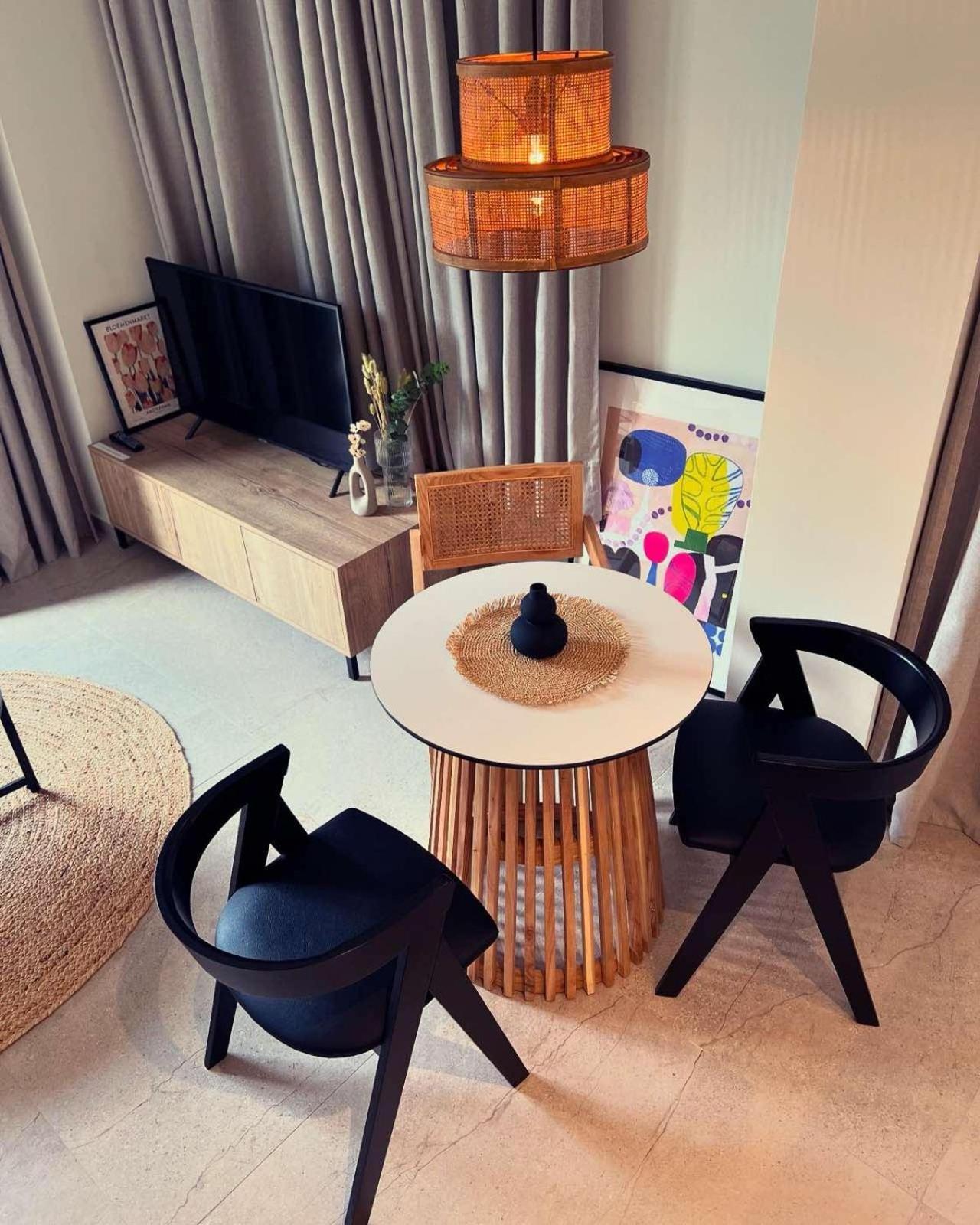 Luxurious Wooden Detail Flat In City Center Халкида Экстерьер фото