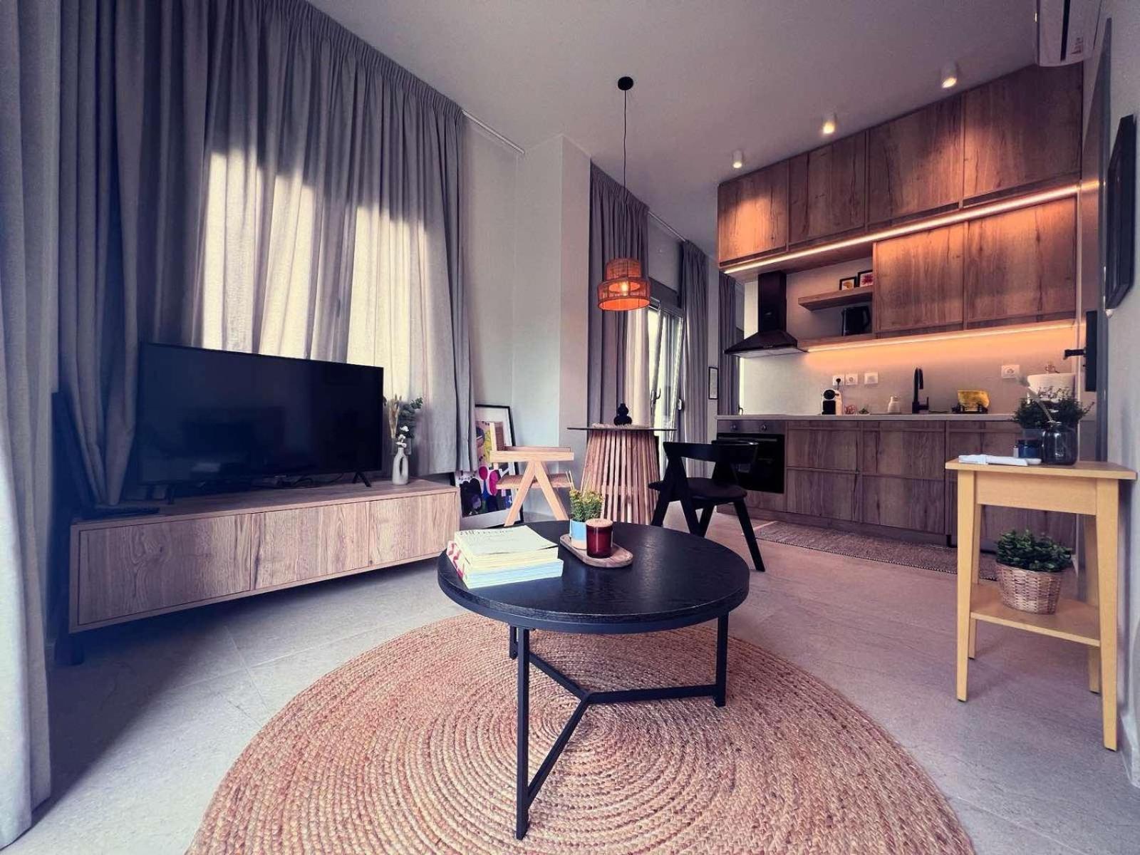 Luxurious Wooden Detail Flat In City Center Халкида Экстерьер фото